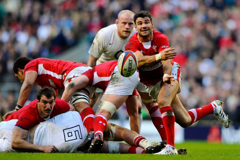 Mike Phillips accurately passes the ball against England Six Nations.
